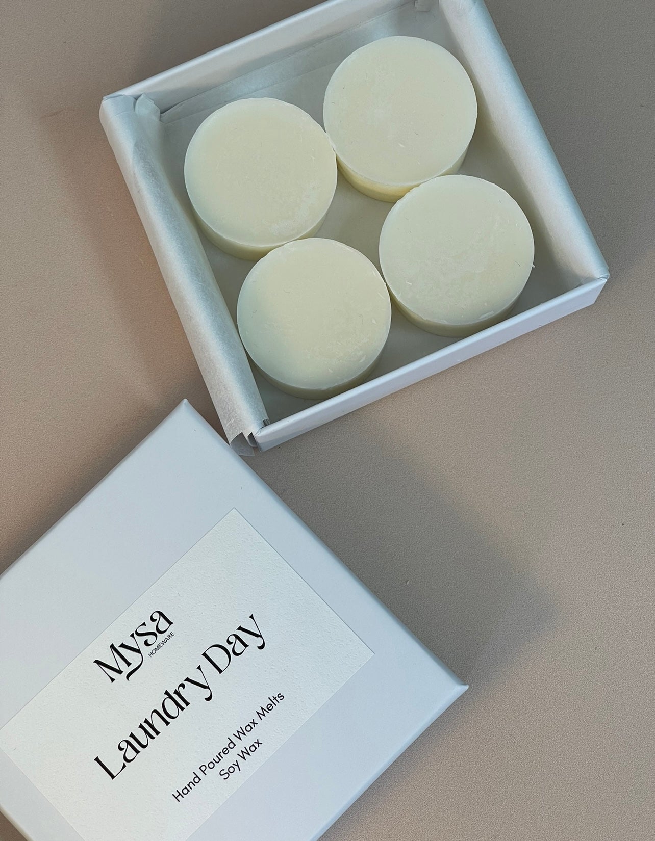 Laundry Day luxury scented wax melts in gift box. Home fragrance with soy wax and Baby Powder, light musk, lavender &amp; jasmine.