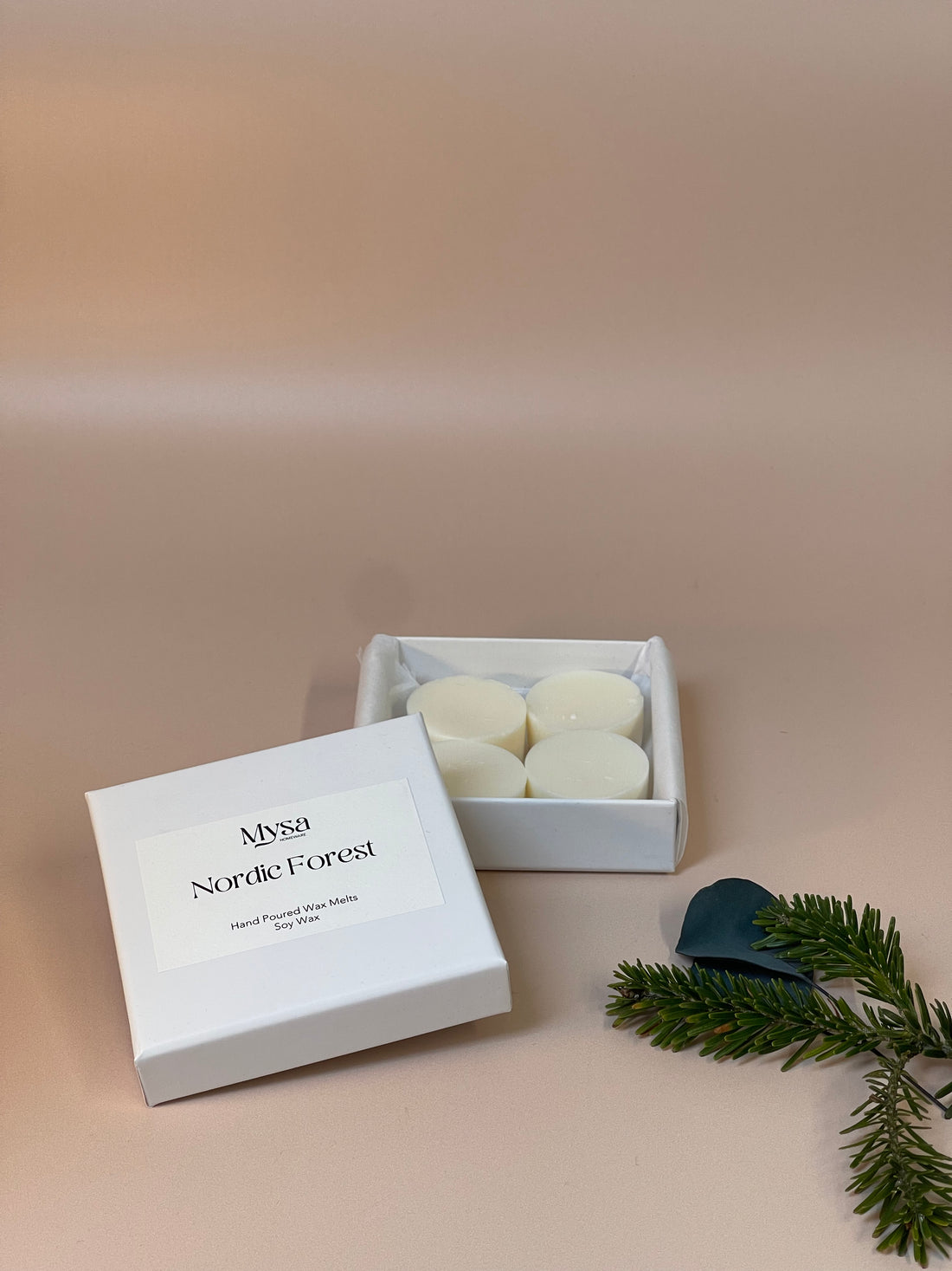 Nordic Forest luxury scented wax melts in gift box, with soy wax and pine and eucalyptus fragrance.