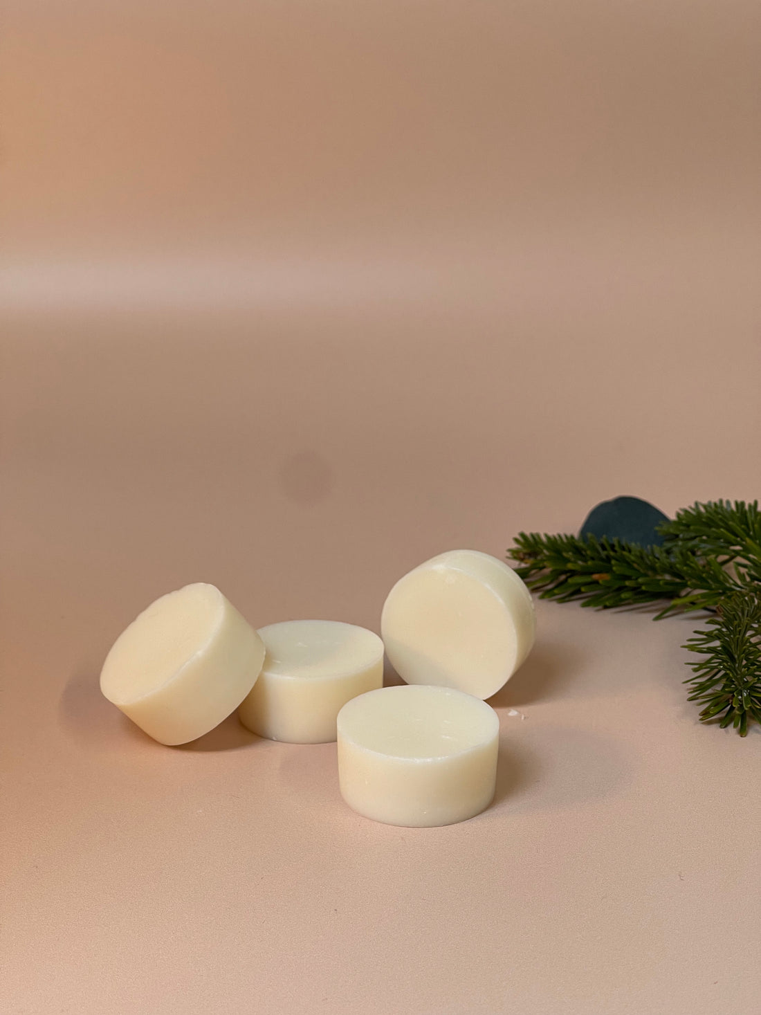 Nordic Forest luxury scented wax melts in gift box, with soy wax and pine and eucalyptus fragrance.